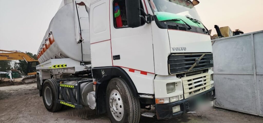 Volvo tractor head