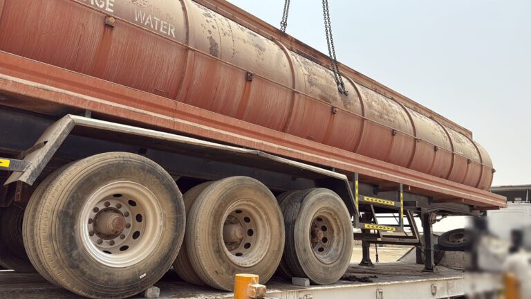 Wastewater tanker on low-bed – Malik Group, Abu Dhabi