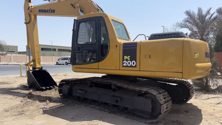 Excavator ready for hire – Malik Group, Abu Dhabi